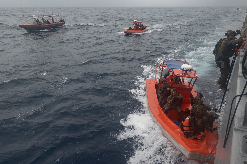 31st MEU, MRF and BLT 1/4 conduct VBSS aboard USS Warrior (MCM 10)