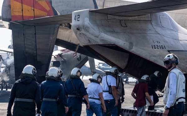 USS Dwight D. Eisenhower Render Assistance to Distressed Mariners