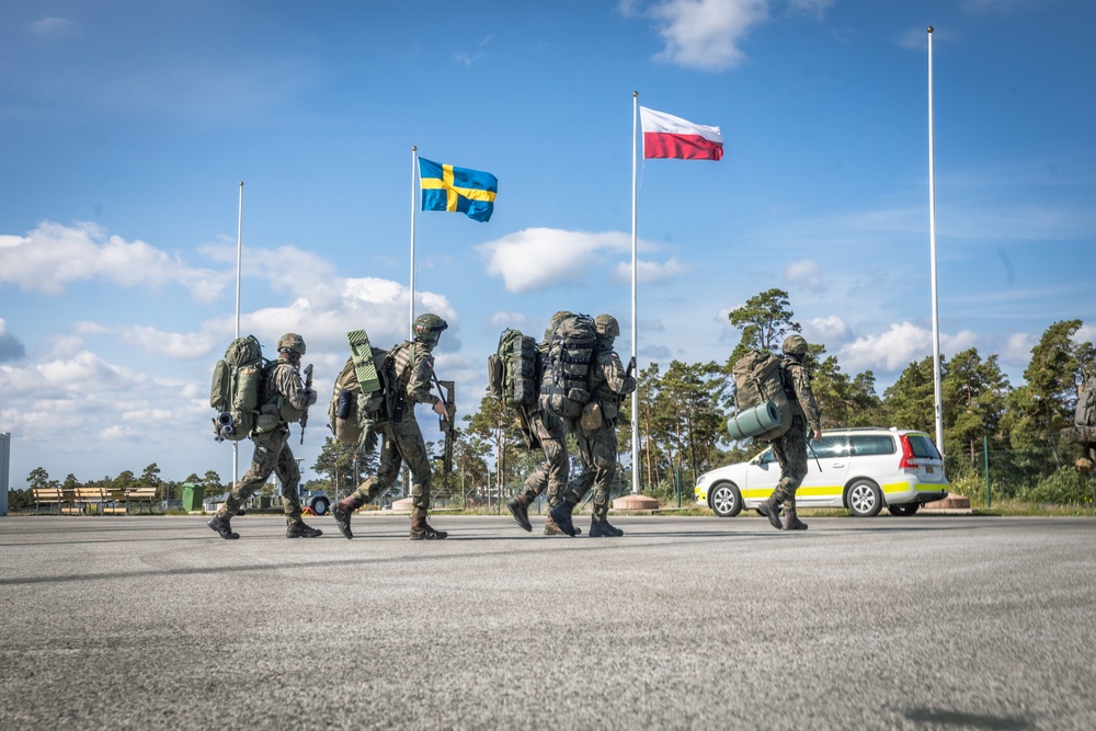 CLB-8 Convoy Operations: Polish Soldiers