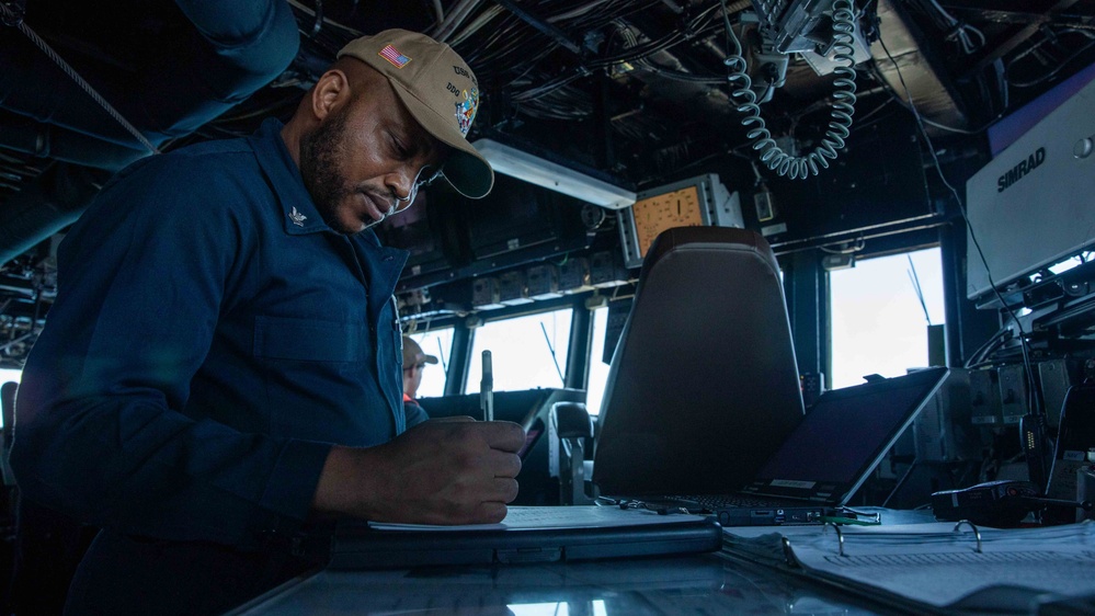 USS Russell (DDG 59) fueling-at-sea with USNS Big Horn (T-AO 198)