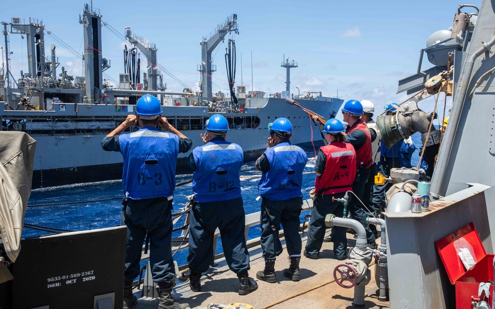 USS Russell (DDG 59) fueling-at-sea with USNS Big Horn (T-AO 198)