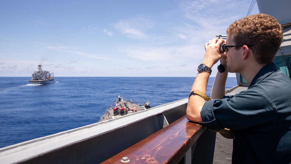 USS Russell (DDG 59) fueling-at-sea with USNS Big Horn (T-AO 198)