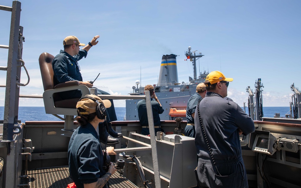 DVIDS - Images - USS Russell (DDG 59) fueling-at-sea with USNS Big Horn ...