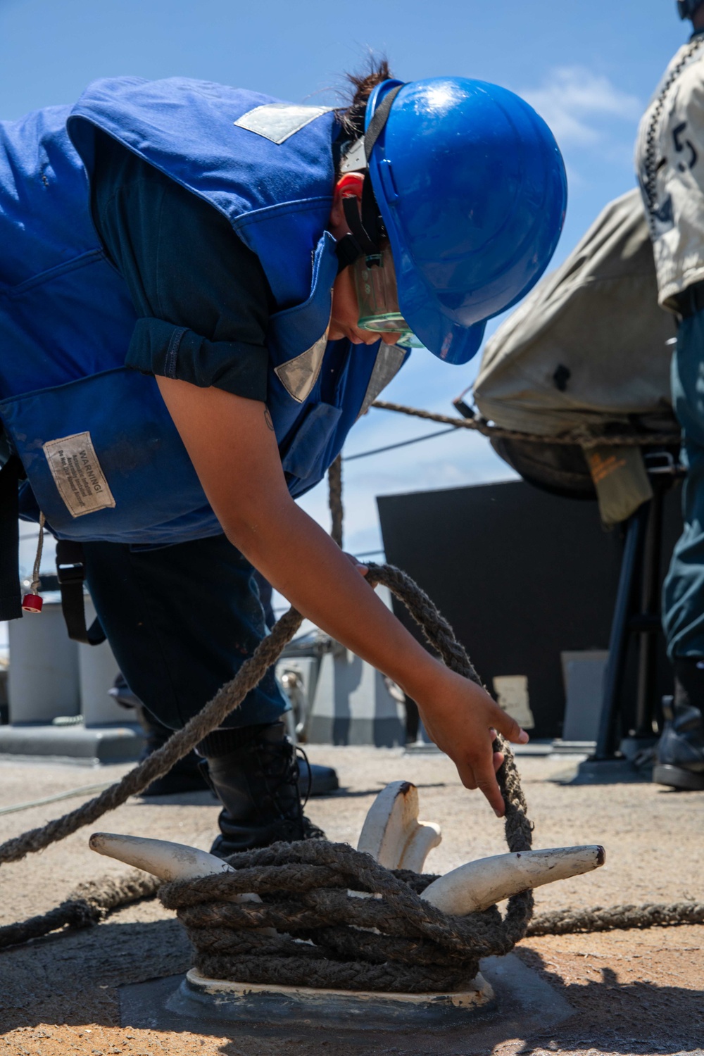 USS Russell (DDG 59) fueling-at-sea with USNS Big Horn (T-AO 198)