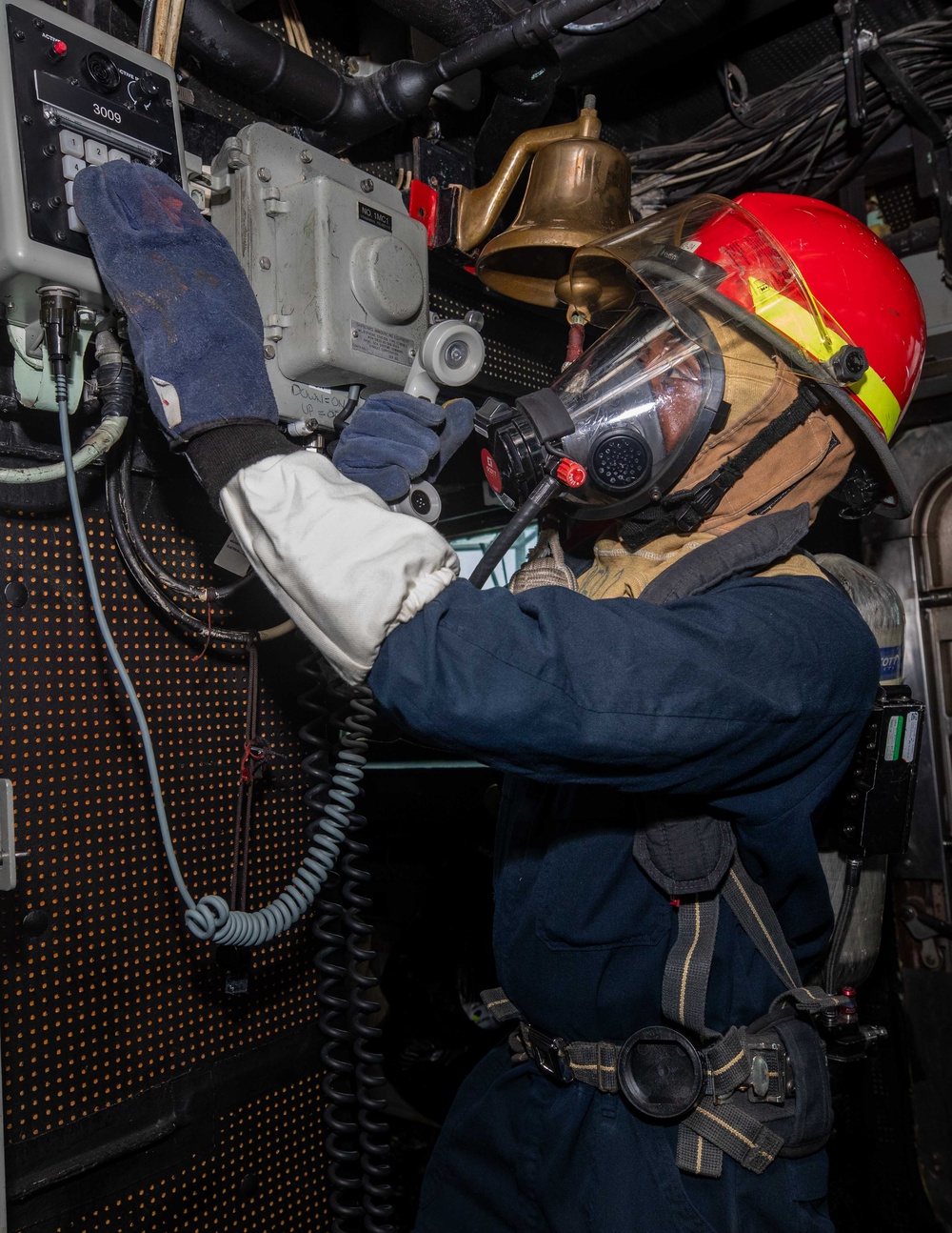 USS Russell (DDG 59) general quarters