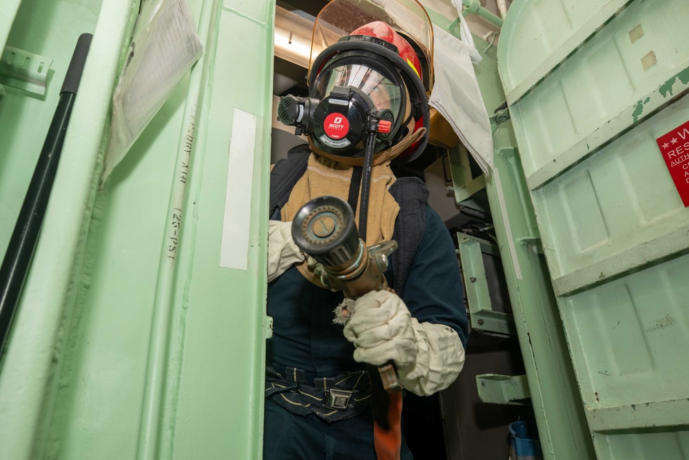 USS Russell (DDG 59) general quarters