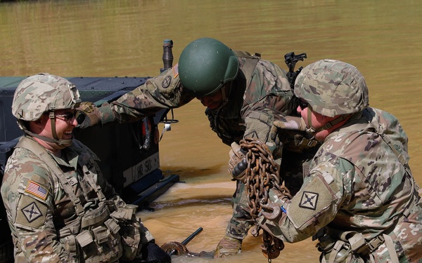 Arkansas Guardsmen Perform Vehicle Recovery