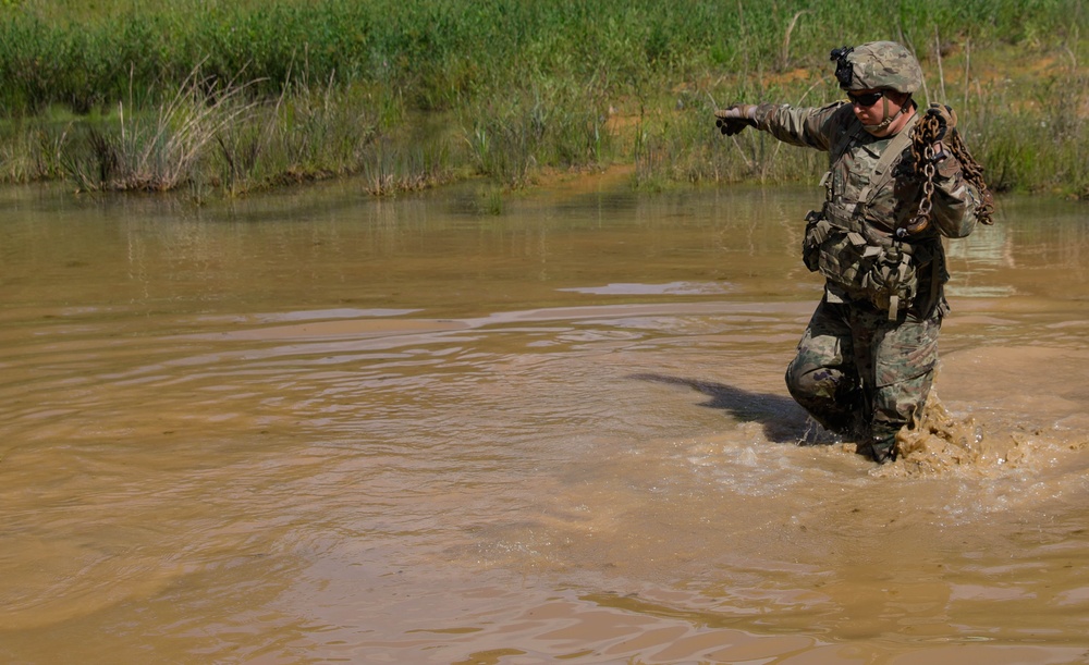 Arkansas Guardsmen Perform Vehicle Recovery