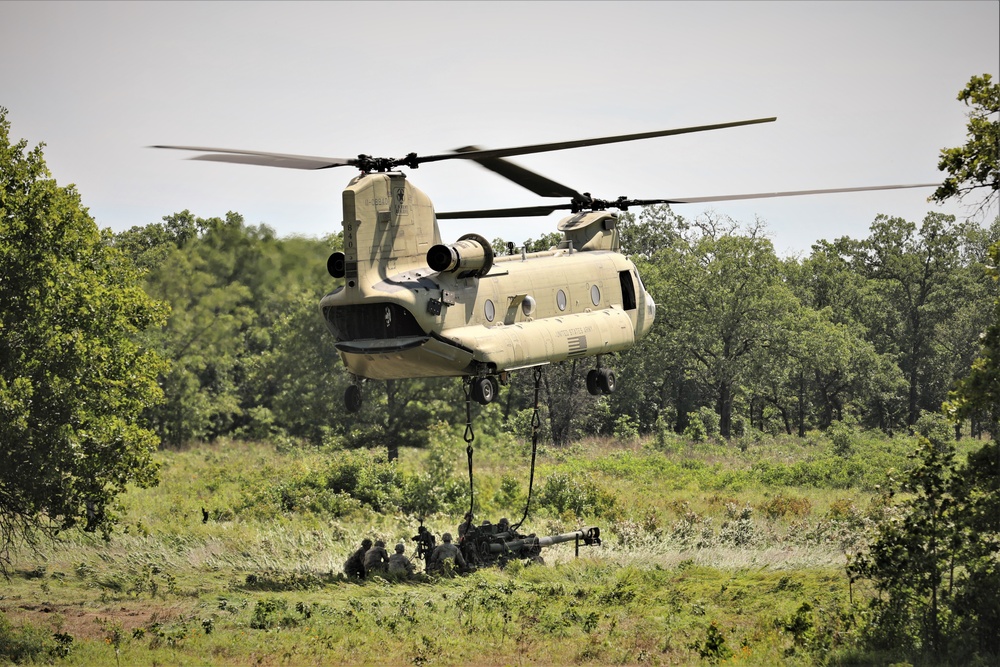 Arkansas Guardsmen Conduct Chinook Sling  Training