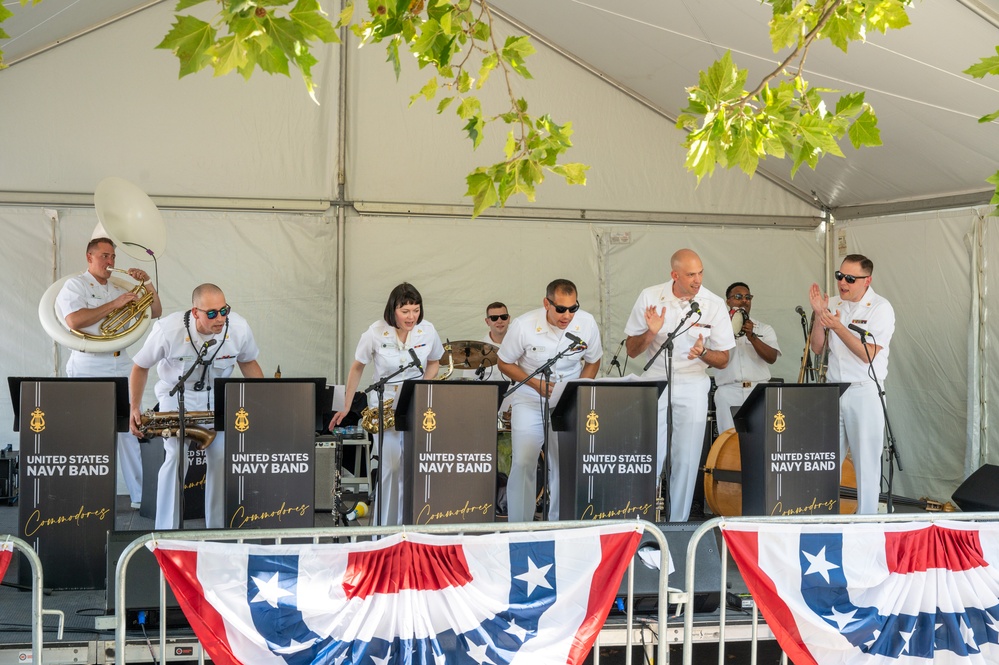 U.S. Navy Band Commodores Perform at Maryland Fleet Week