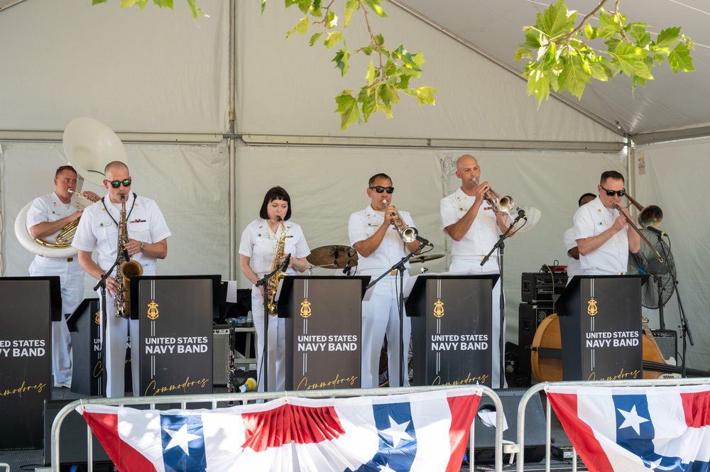 U.S. Navy Band Commodores Perform at Maryland Fleet Week