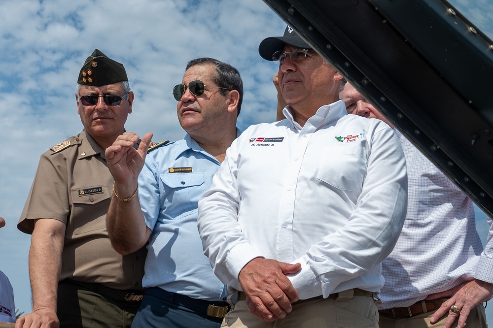 F-16 Viper Demonstration Team welcomes Peruvian, U.S. delegation at Festival Aereo Chiclayo