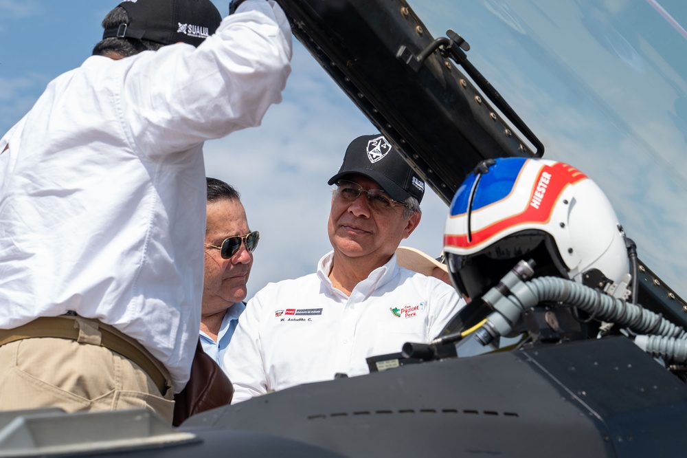 F-16 Viper Demonstration Team welcomes Peruvian, U.S. delegation at Festival Aereo Chiclayo