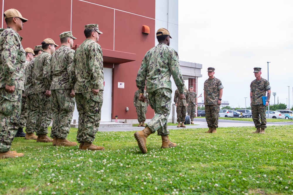 Commanding general of Marine Corps Installations Command awards Iwakuni Sailor the MCICOM lifesaving award