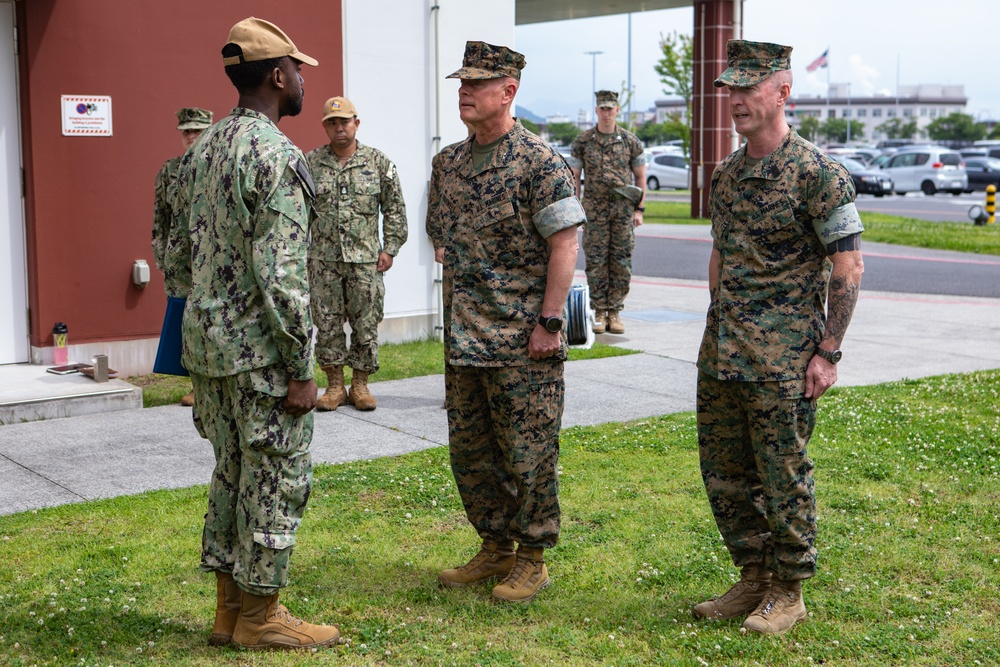 Commanding general of Marine Corps Installations Command awards Iwakuni Sailor the MCICOM lifesaving award