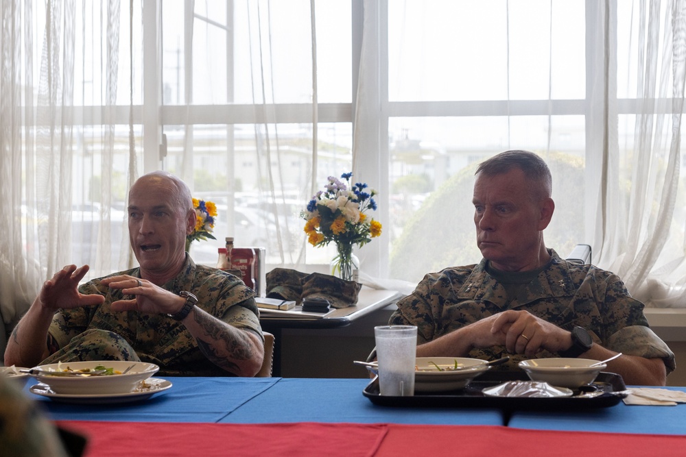 Maj. Gen. Maxwell tours MCAS Iwakuni