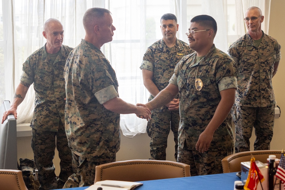 Maj. Gen. Maxwell tours MCAS Iwakuni