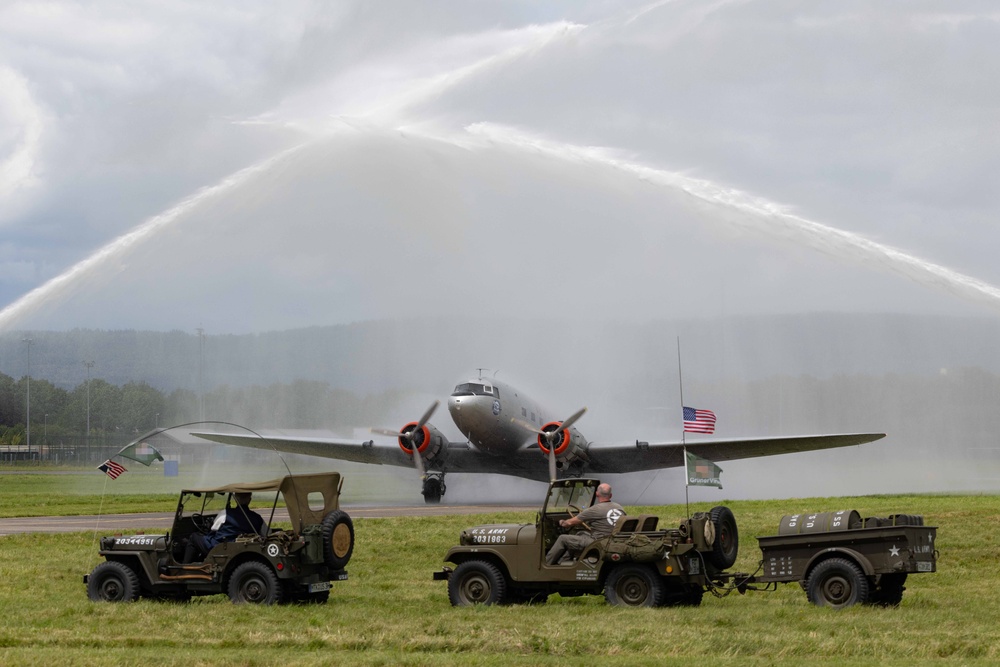 SOCEUR paratroopers participate in the 75th Anniversary of the Berlin Airlift