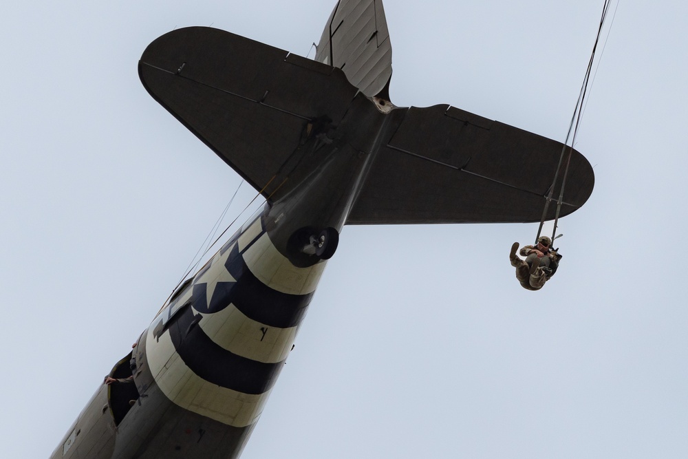 SOCEUR paratroopers participate in the 75th Anniversary of the Berlin Airlift