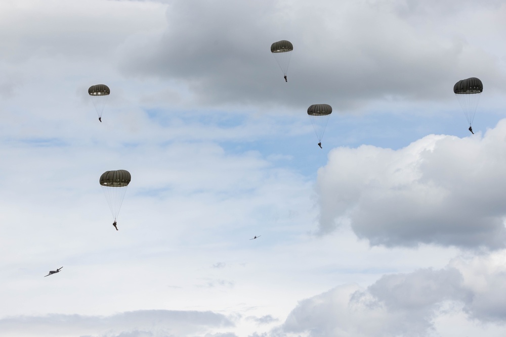 DVIDS - Images - SOCEUR paratroopers participate in the 75th ...