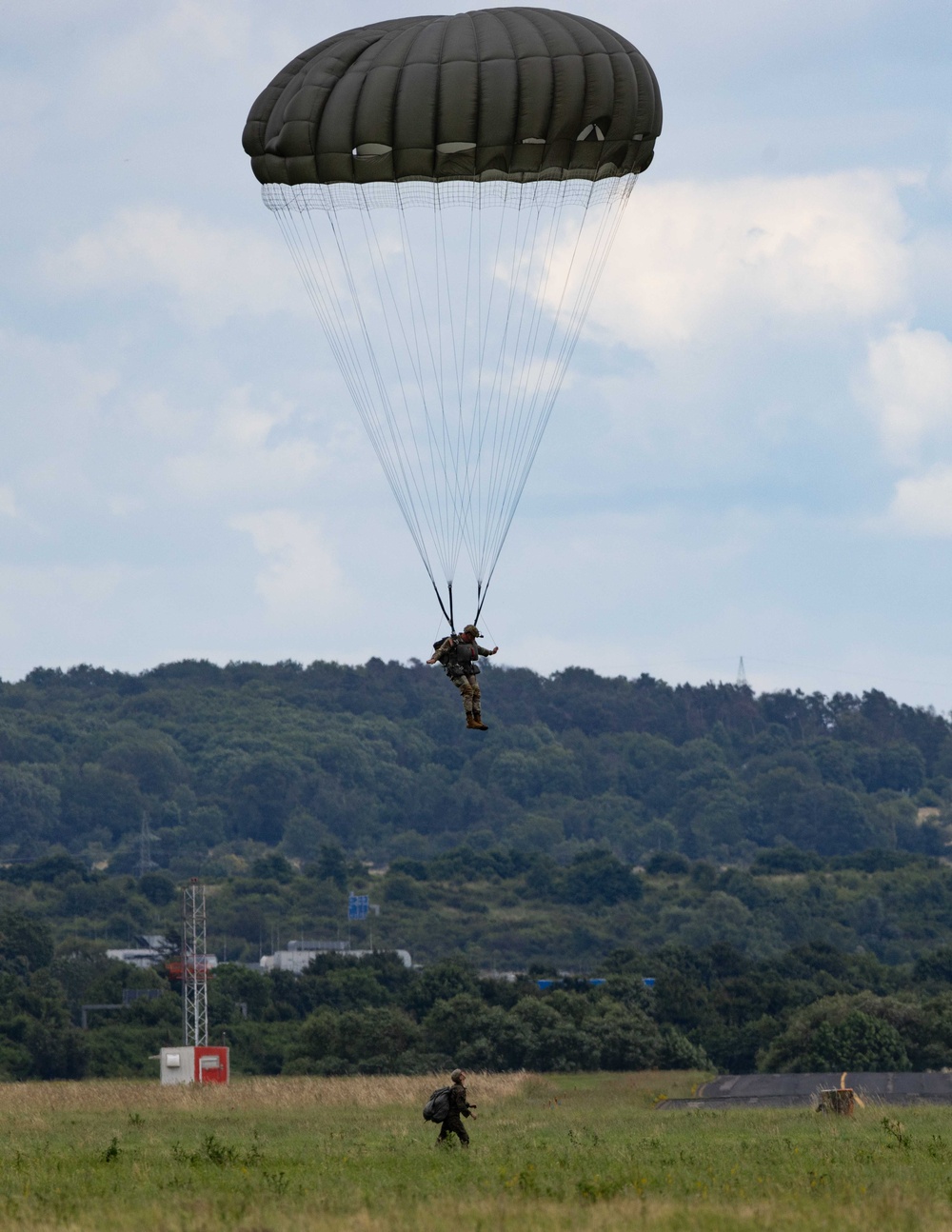 SOCEUR paratroopers participate in the 75th Anniversary of the Berlin Airlift