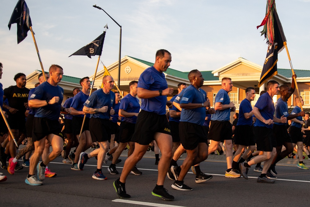 Dogface Soldiers run to kick off Salute to Summer