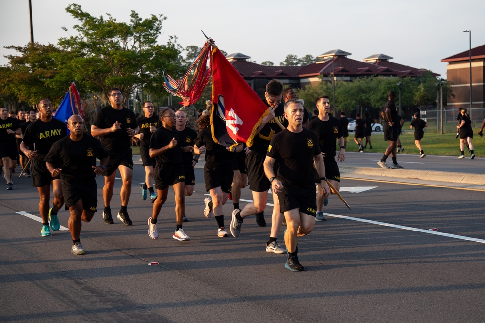 Dogface Soldiers run to kick off Salute to Summer