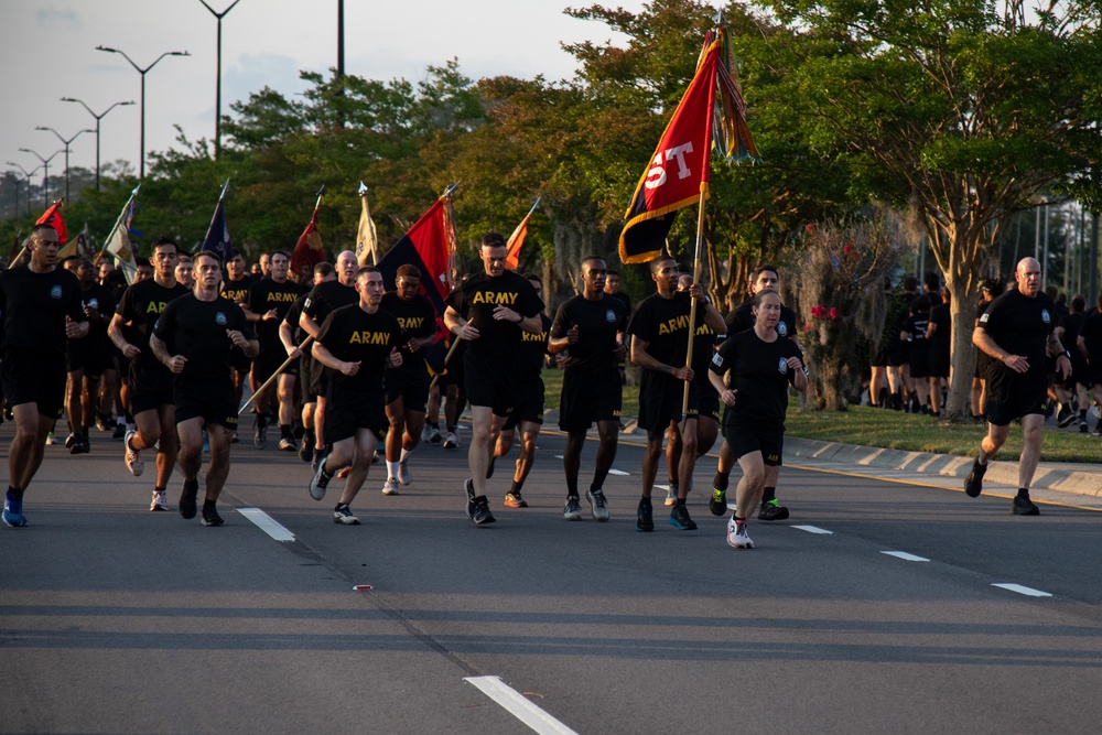 Dogface Soldiers run to kick off Salute to Summer