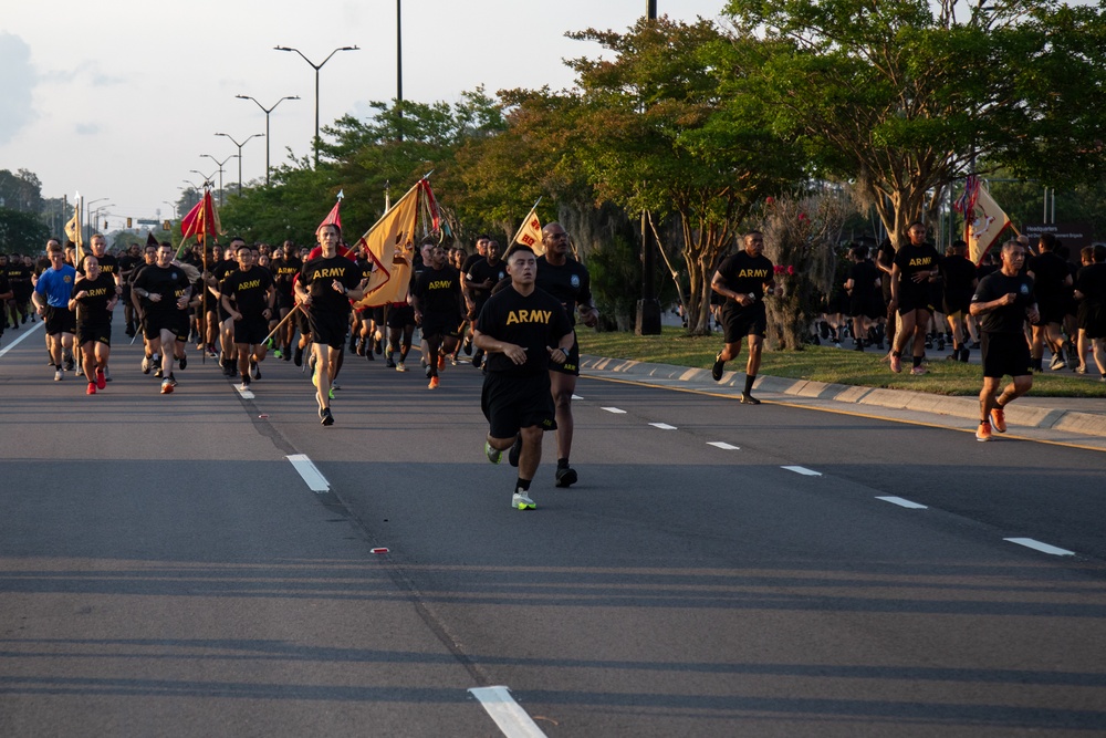 Dogface Soldiers run to kick off Salute to Summer