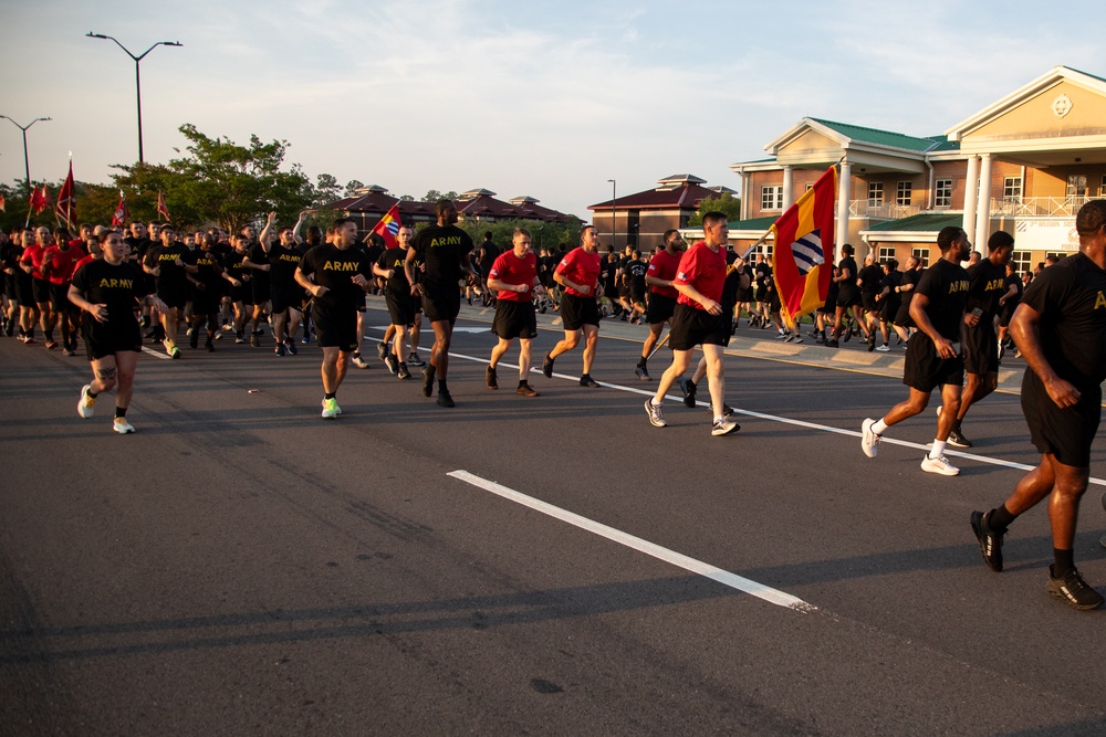 Dogface Soldiers run to kick off Salute to Summer