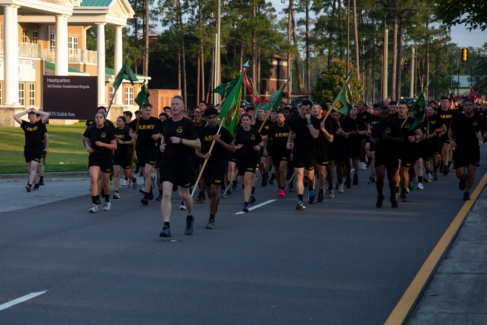 Dogface Soldiers run to kick off Salute to Summer