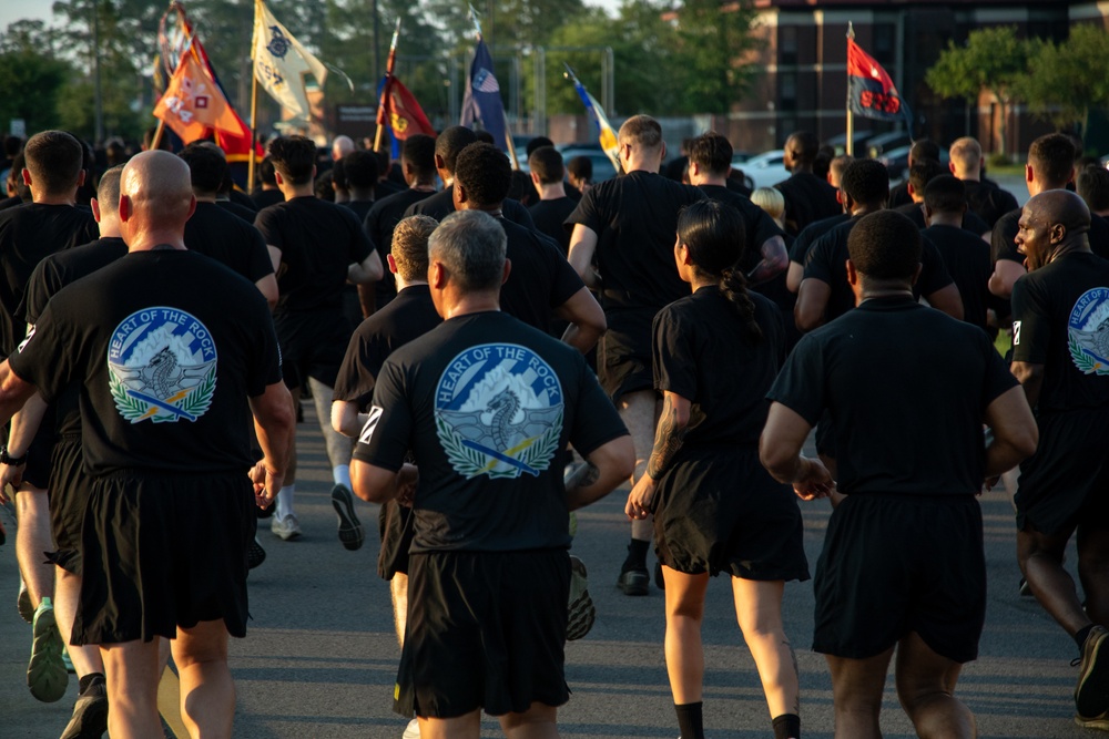 Dogface Soldiers run to kick off Salute to Summer