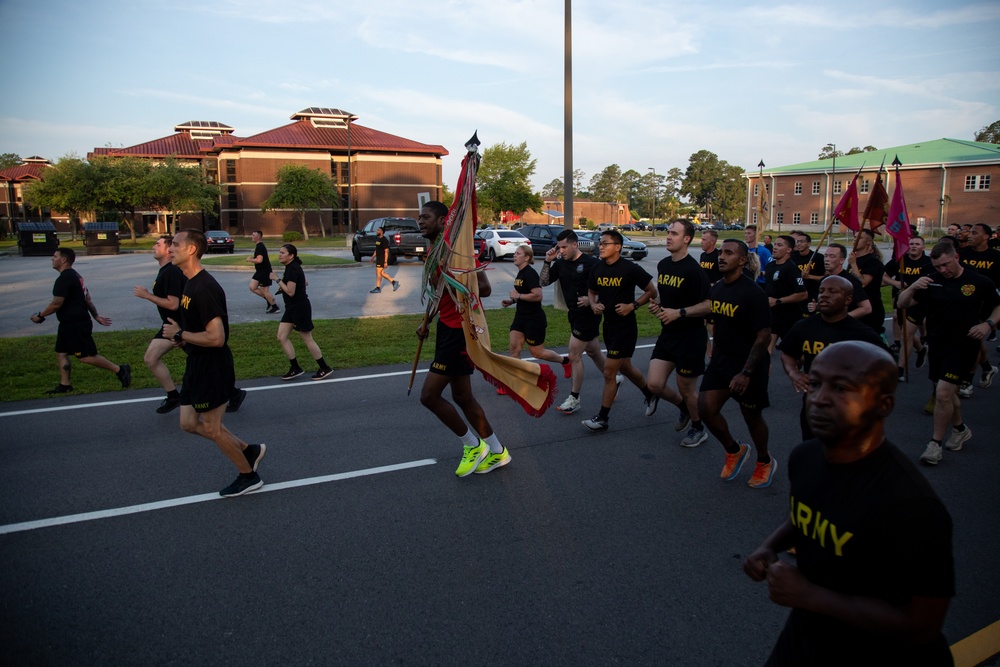 Dogface Soldiers run to kick off Salute to Summer