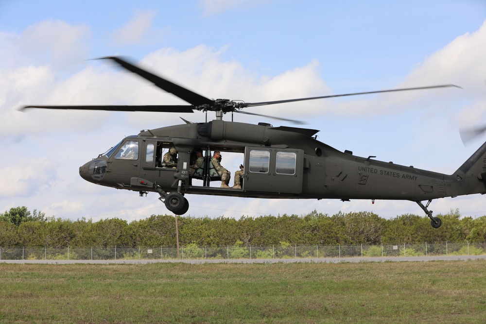 Black Hawk carries Tennessee Soldiers on morale flight