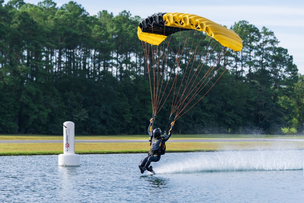 Soldiers from Army Golden Knights train in advanced parachuting discipline