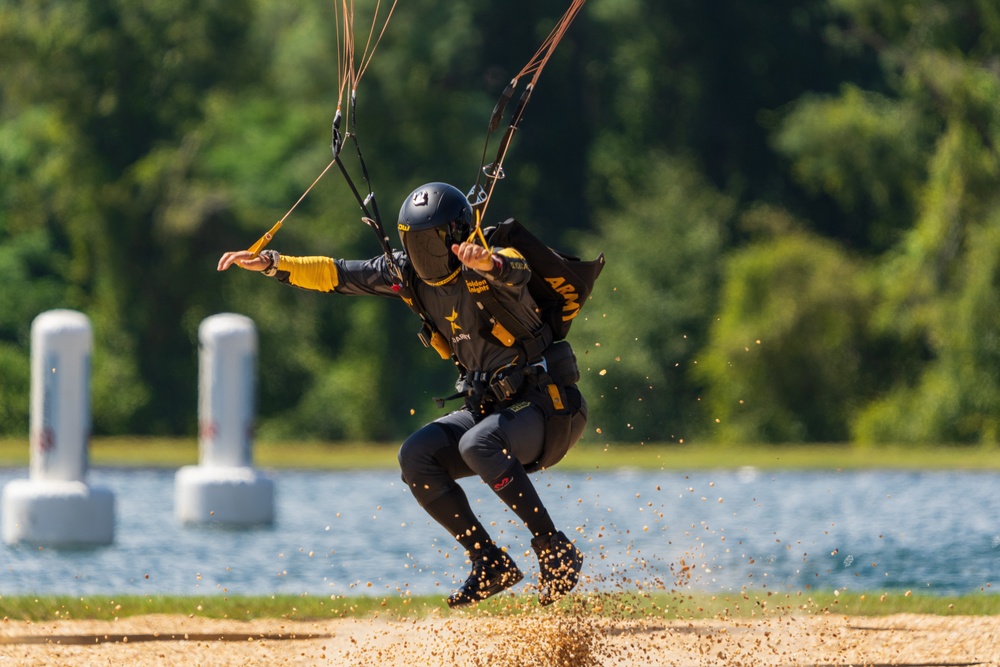 Soldiers from Army Golden Knights train in advanced parachuting discipline