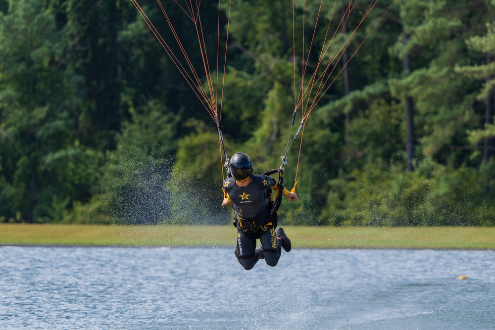 Soldiers from Army Golden Knights train in advanced parachuting discipline