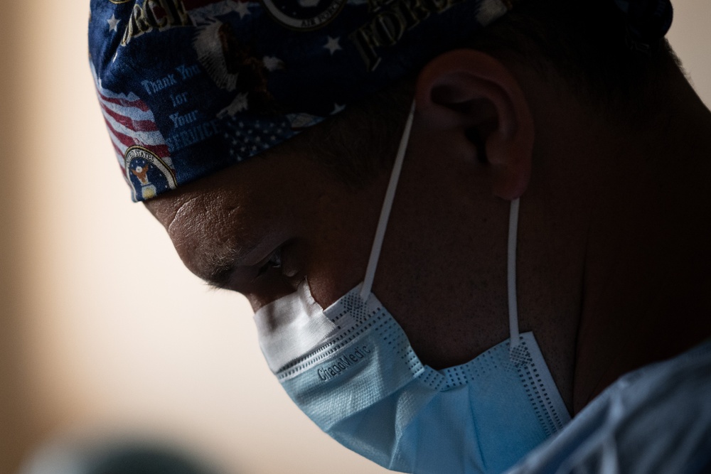 346th EOMRS Ophthalmologists conduct cataract surgery for 30 patients during RS24