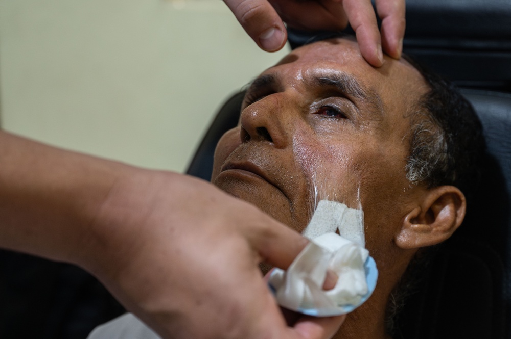 346th EOMRS Ophthalmologists conduct cataract surgery for 30 patients during RS24