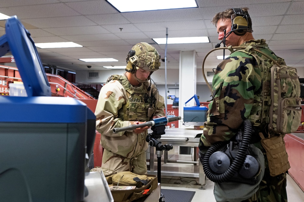 EOD Technicians Prepare to Respond to a Simulated Bomb Threat