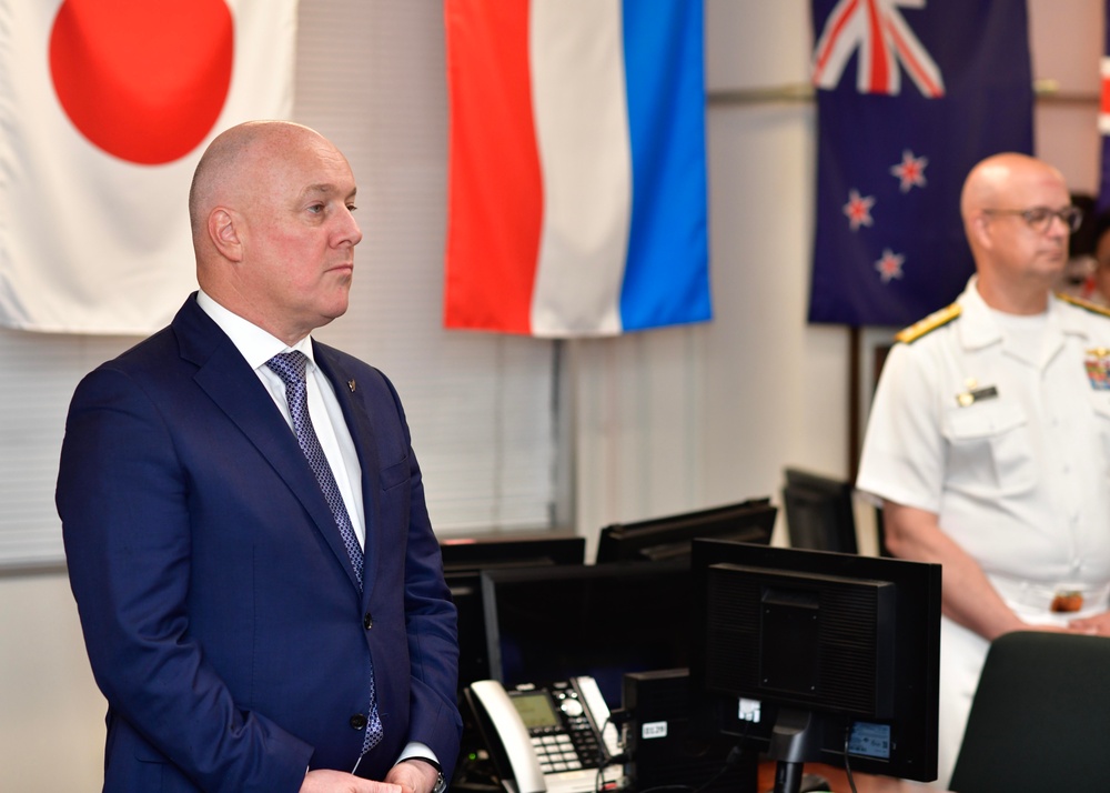 New Zealand Prime Minister Visits Yokosuka