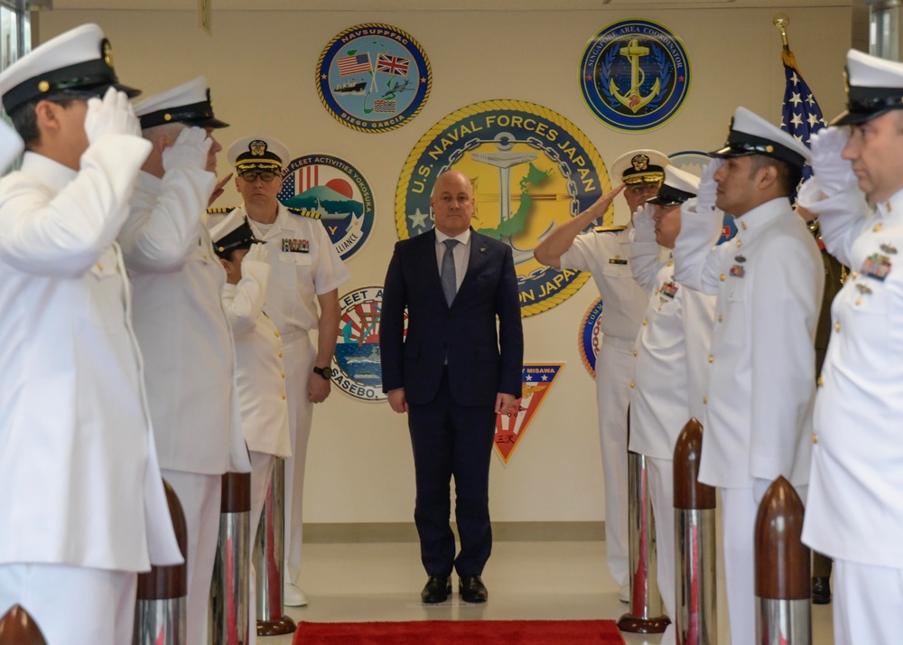New Zealand Prime Minister Visits Yokosuka