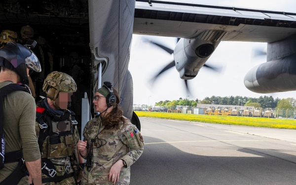 U.S. Army Green Berets, U.S. Navy SEALS and U.S. Air Force Special Tactics perform freefall operations during joint multilateral exercise
