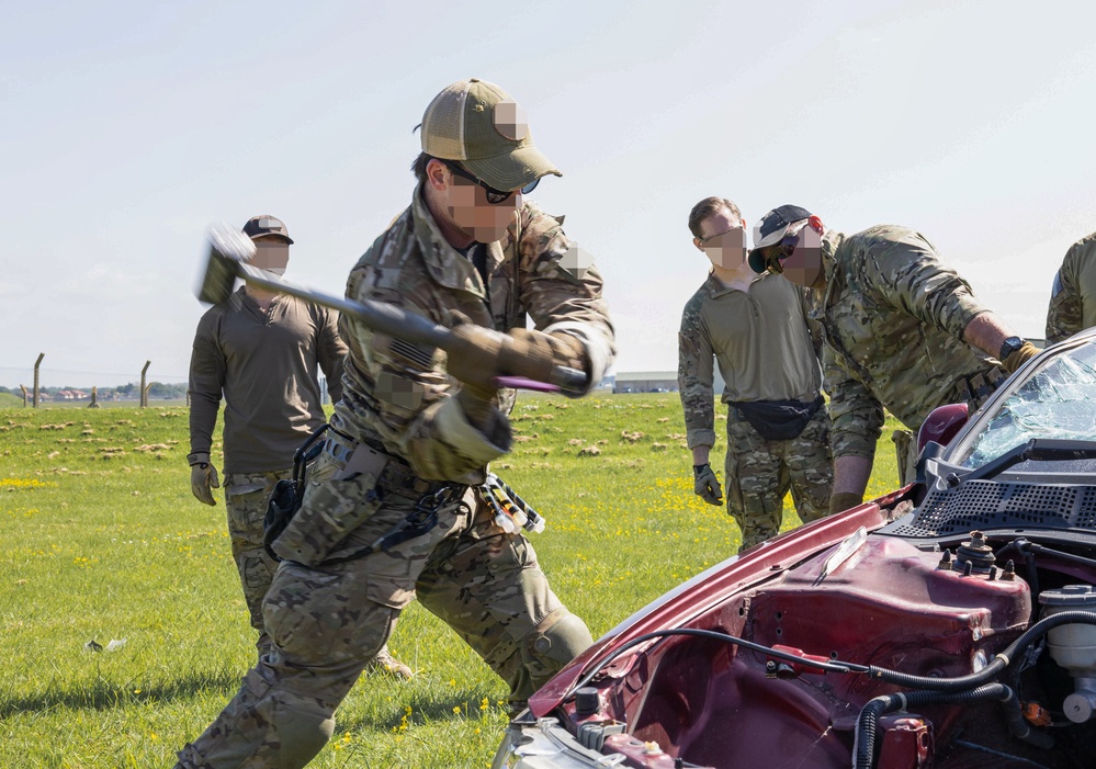 U.S. Army Green Berets perform extraction and recovery training with U.S. Air Force Special Tactics during joint multilateral exercise