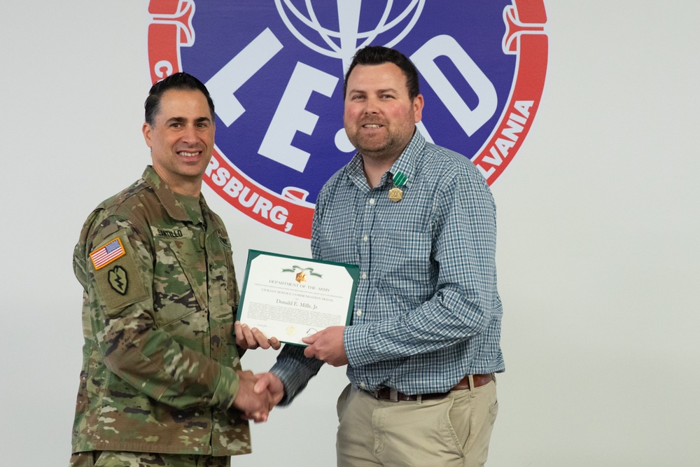 Depot leadership honors award recipients during town hall [Image 4 of 25]