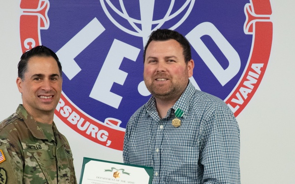 Depot leadership honors award recipients during town hall [Image 4 of 25]