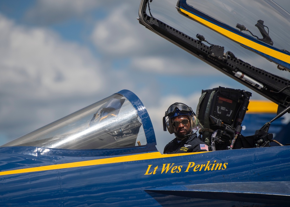 Blue Angels Perform at La Crosse, WI.