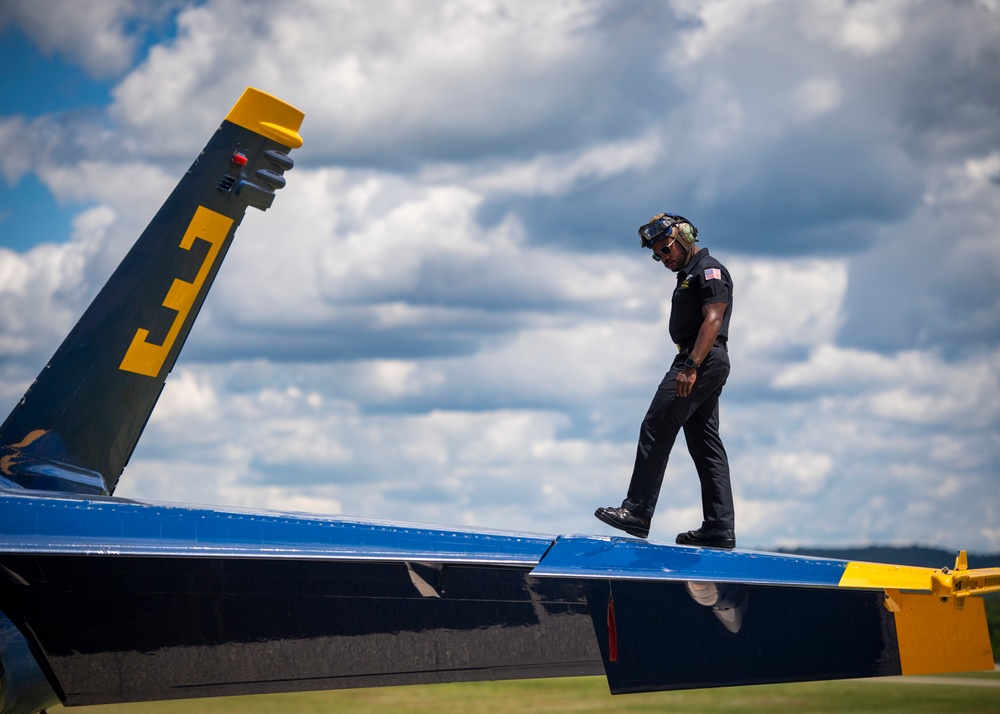 Blue Angels Perform at La Crosse, WI.