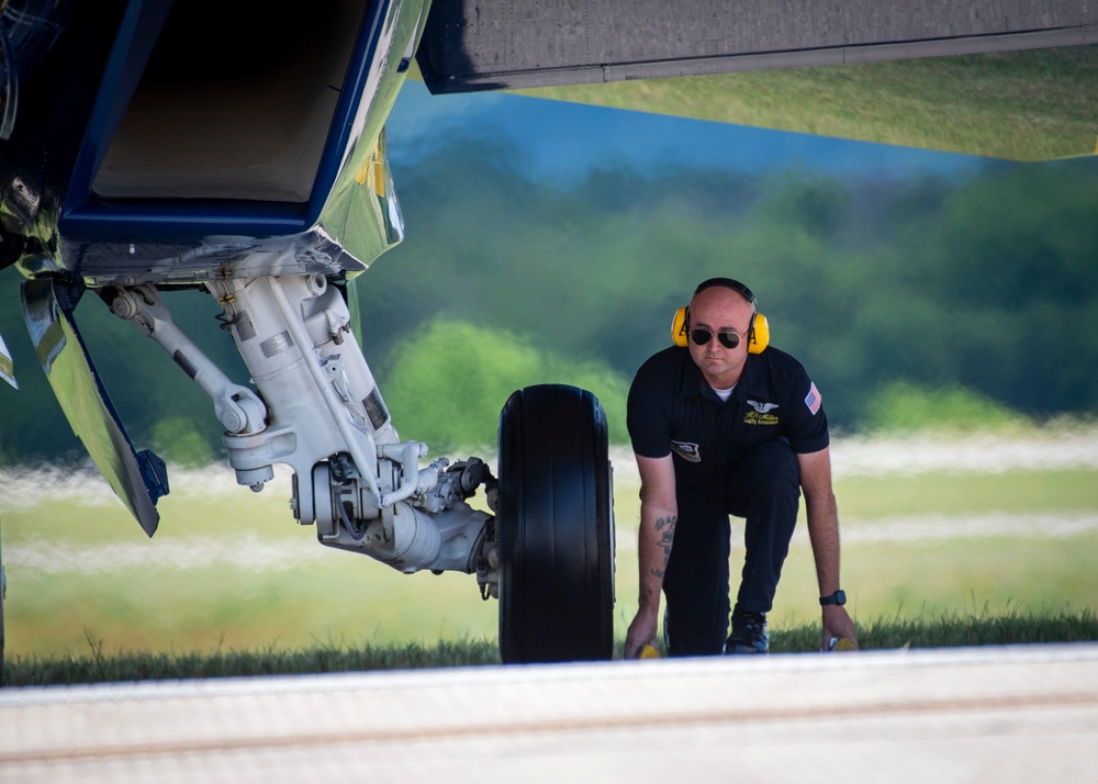 Blue Angels Perform at La Crosse, WI.