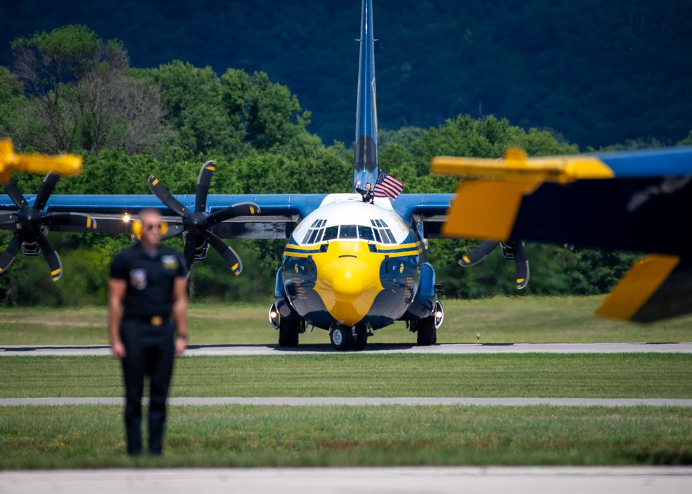 Blue Angels Perform at La Crosse, WI.